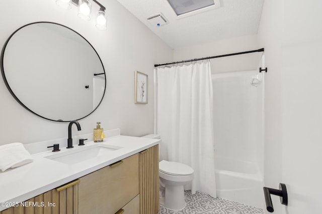 bathroom featuring visible vents, toilet, shower / bath combo with shower curtain, a textured ceiling, and vanity