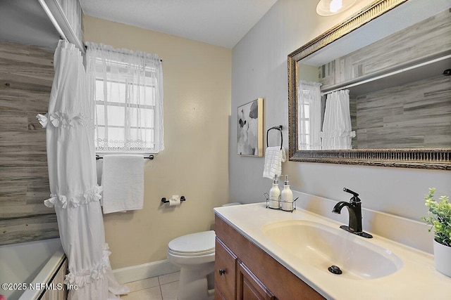 full bathroom featuring a shower with shower curtain, toilet, vanity, baseboards, and tile patterned floors