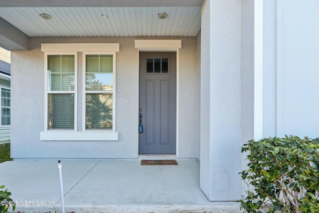 property entrance featuring stucco siding