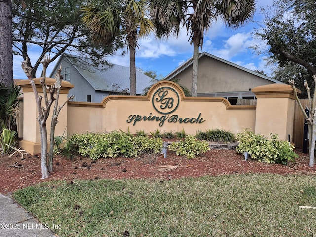 view of community / neighborhood sign