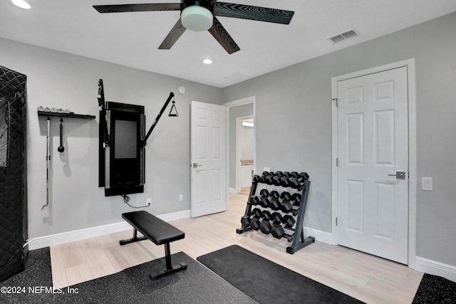 workout room with baseboards, visible vents, a ceiling fan, wood finished floors, and recessed lighting