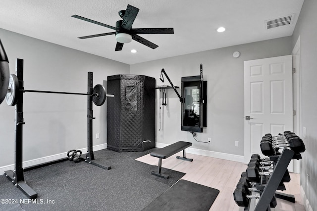 workout room featuring recessed lighting, visible vents, ceiling fan, a textured ceiling, and baseboards