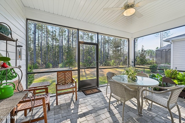 sunroom featuring ceiling fan