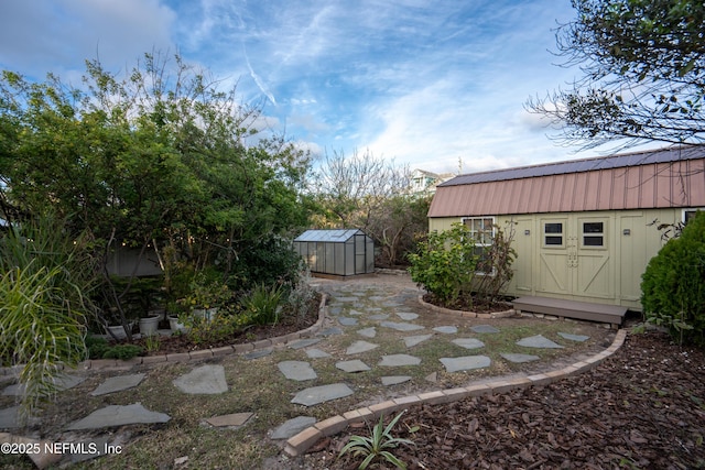 view of yard with an outdoor structure and a storage shed