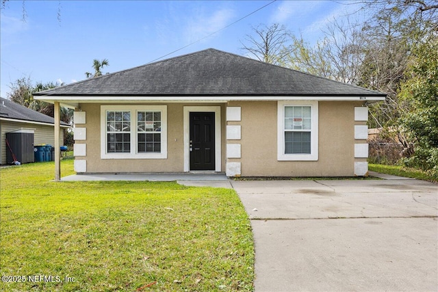 bungalow-style home with stucco siding, roof with shingles, and a front yard