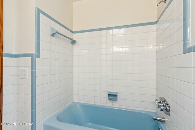 full bath with tub / shower combination