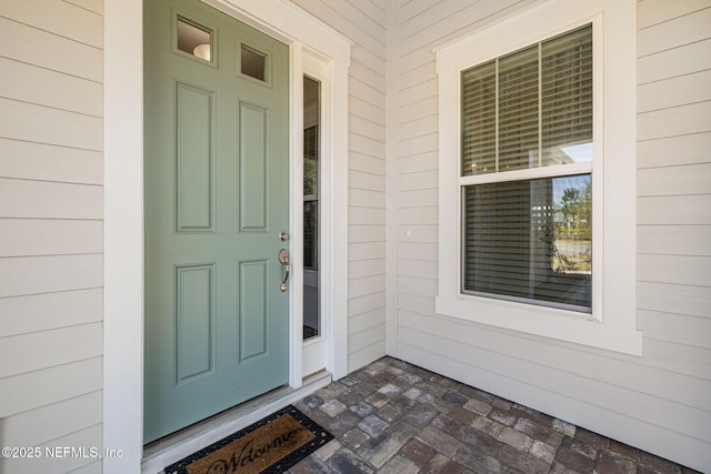 entrance to property featuring a porch