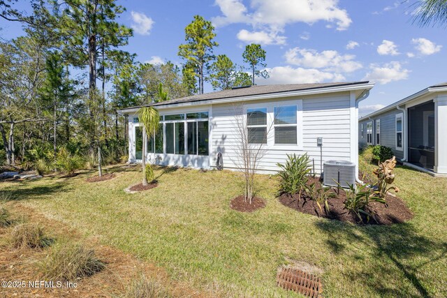 427 Ladyslipper Dr, Saint Johns, FL 32259 - rear view of property featuring central AC unit, a sunroom, and a yard