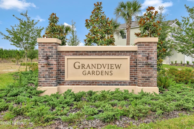 view of community / neighborhood sign