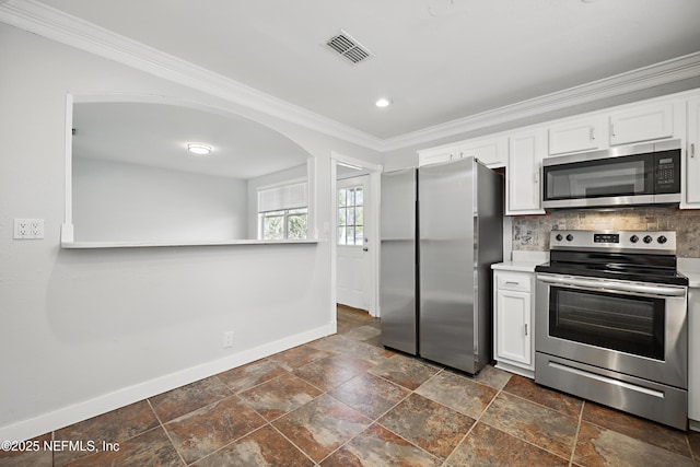 kitchen with stainless steel appliances, visible vents, ornamental molding, white cabinetry, and baseboards