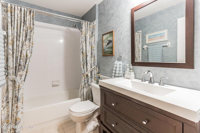 full bathroom with shower / bathtub combination with curtain, toilet, vanity, tile patterned flooring, and wallpapered walls