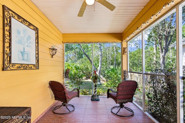 sunroom with a ceiling fan