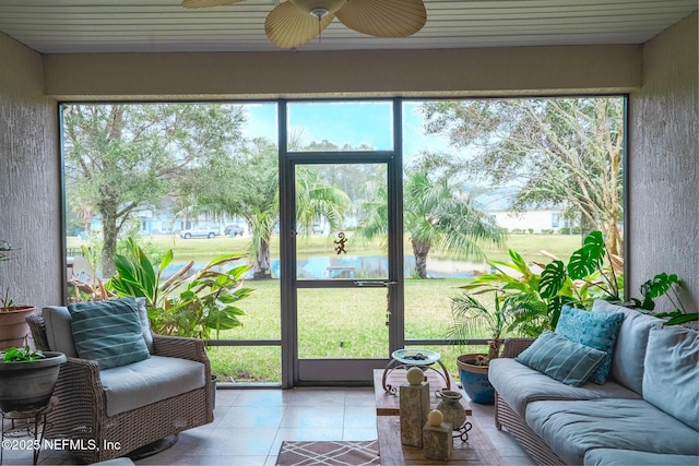 sunroom / solarium with a ceiling fan