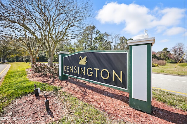 community / neighborhood sign with a lawn