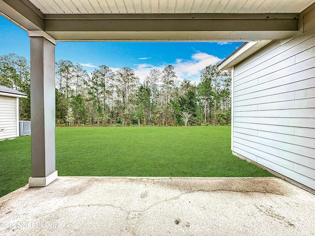 view of yard featuring a patio