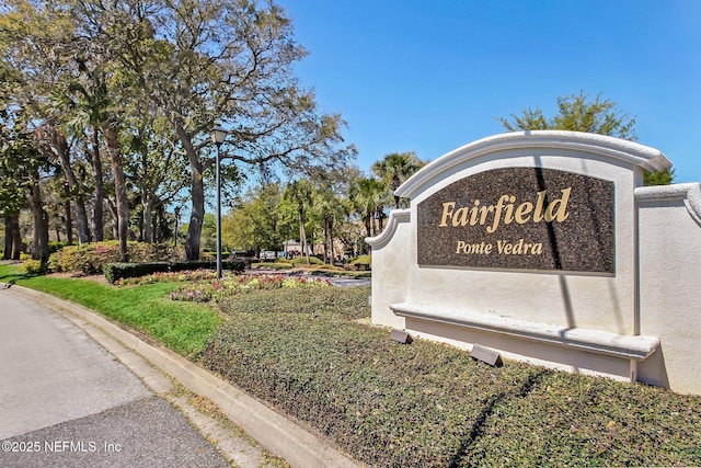 view of community / neighborhood sign