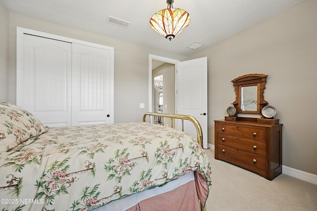 bedroom featuring carpet floors, a closet, visible vents, and baseboards