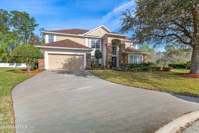 view of front of home featuring a garage, stucco siding, driveway, and a front yard