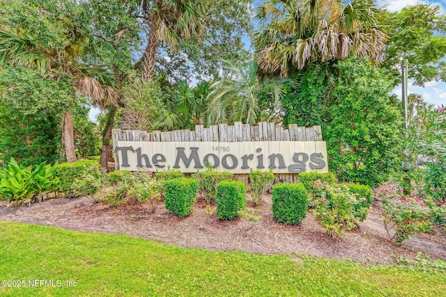 view of community / neighborhood sign