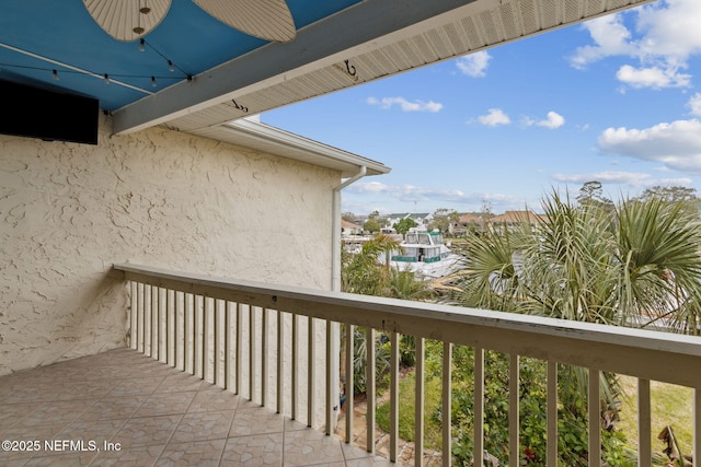 balcony featuring a ceiling fan