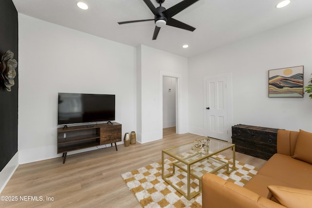 living room featuring baseboards, a ceiling fan, wood finished floors, and recessed lighting