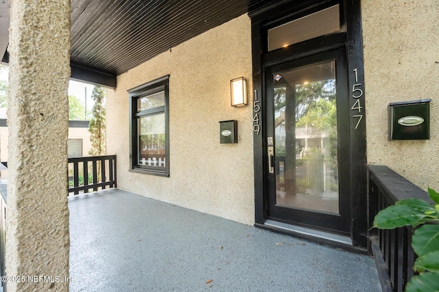 view of exterior entry featuring stucco siding