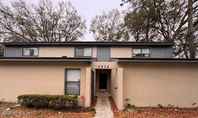 view of front of home featuring stucco siding