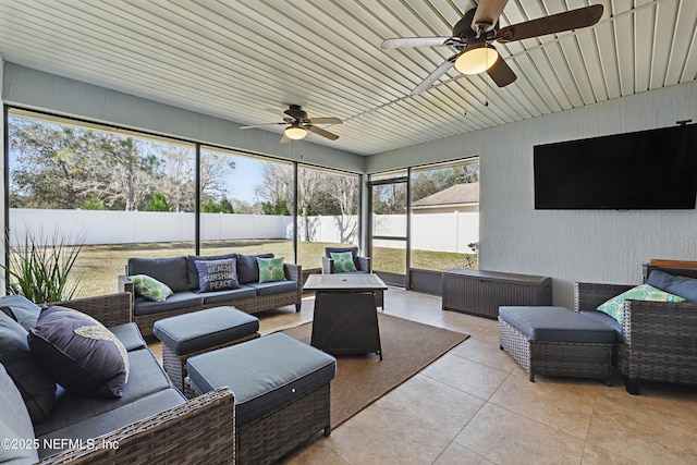 sunroom with ceiling fan