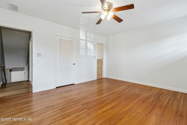 unfurnished bedroom featuring visible vents, baseboards, a ceiling fan, light wood-style flooring, and a closet