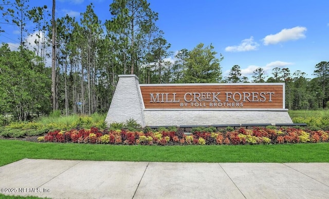 view of community / neighborhood sign