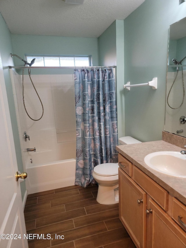 full bathroom with a textured ceiling, toilet, vanity, wood tiled floor, and shower / bath combo