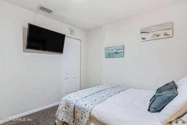 95170 Timberlake Dr, Fernandina Beach, FL 32034 - bedroom with carpet floors, a closet, visible vents, and baseboards