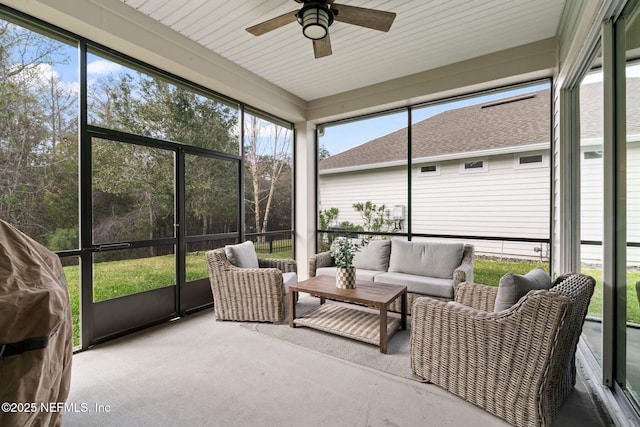 sunroom with ceiling fan