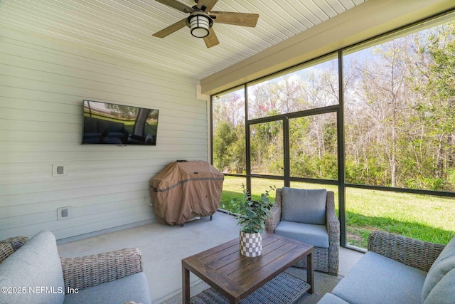 sunroom / solarium with ceiling fan