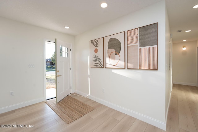 entrance foyer featuring recessed lighting, light wood-style flooring, and baseboards