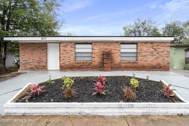 view of front of property featuring brick siding