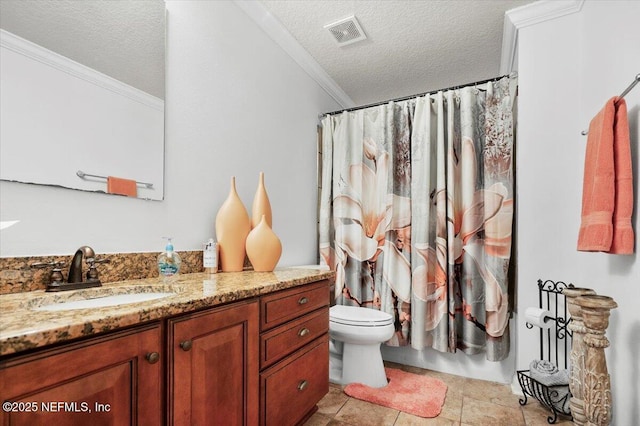 full bathroom featuring a textured ceiling, toilet, vanity, visible vents, and crown molding