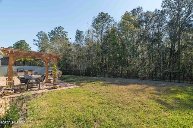 view of yard featuring fence, a pergola, and a patio