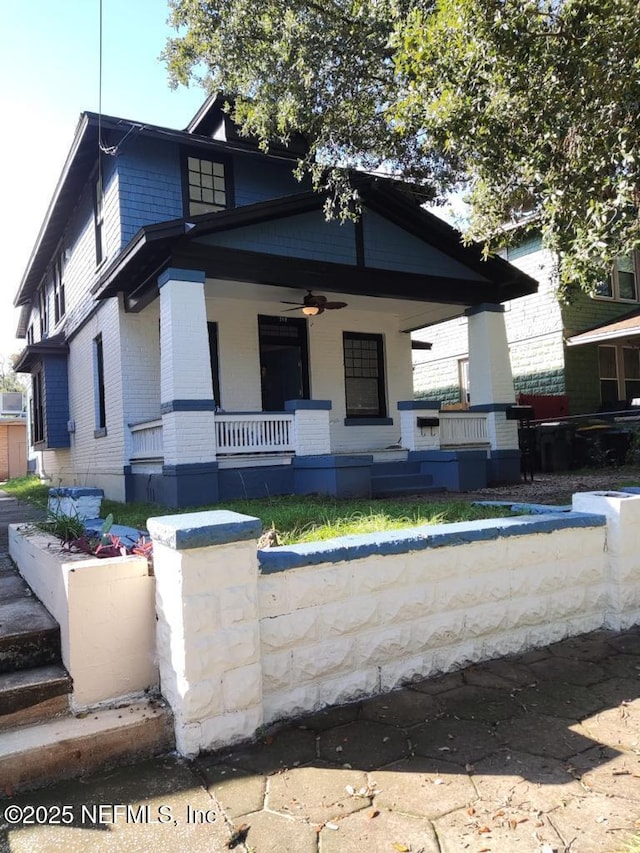 view of front facade with a ceiling fan and covered porch