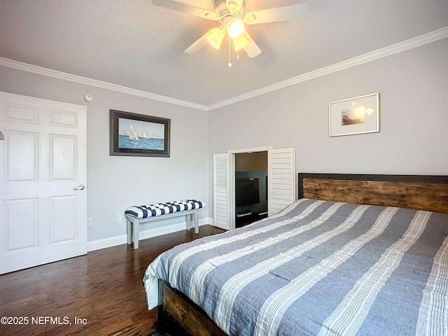 bedroom featuring a textured ceiling, wood finished floors, a ceiling fan, baseboards, and crown molding