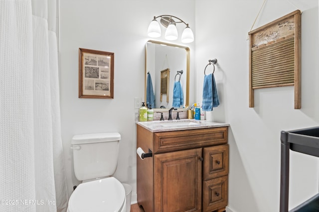 bathroom featuring a shower with shower curtain, vanity, and toilet