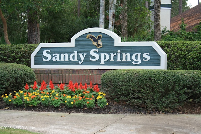 view of community / neighborhood sign