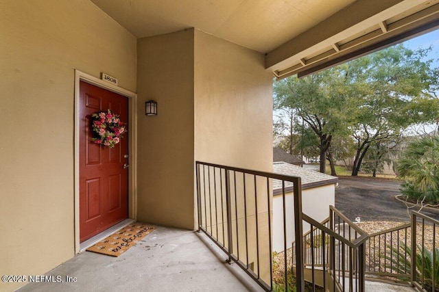 view of exterior entry featuring stucco siding