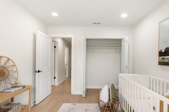 bedroom featuring recessed lighting, a closet, visible vents, light wood-style floors, and baseboards