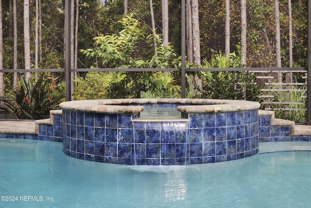 view of pool featuring a jacuzzi