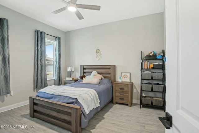 bedroom featuring light wood-style flooring, baseboards, and ceiling fan