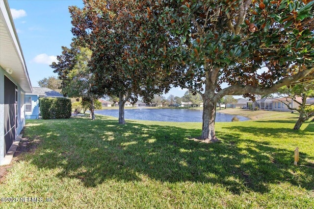 view of yard featuring a water view