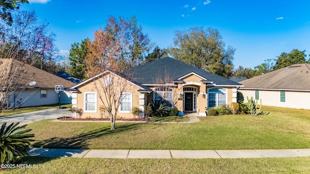 ranch-style house featuring a front yard and stucco siding