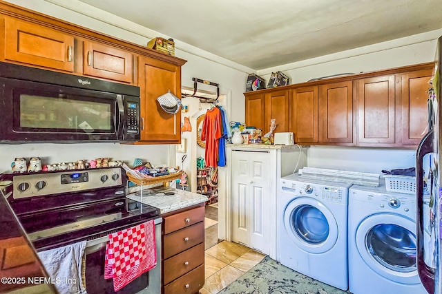 clothes washing area with laundry area and independent washer and dryer