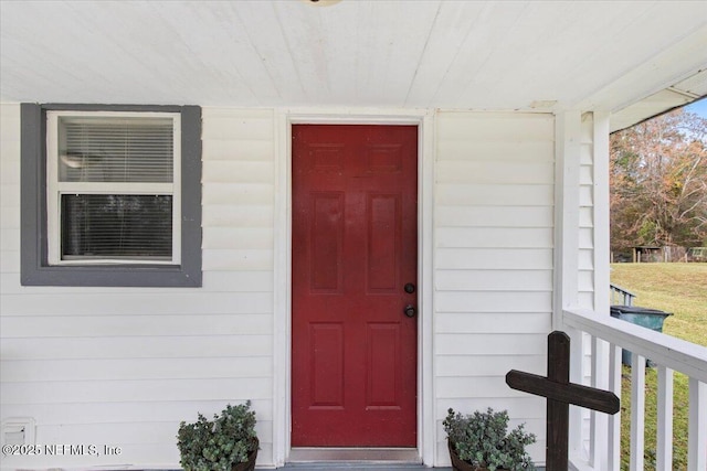 entrance to property featuring covered porch